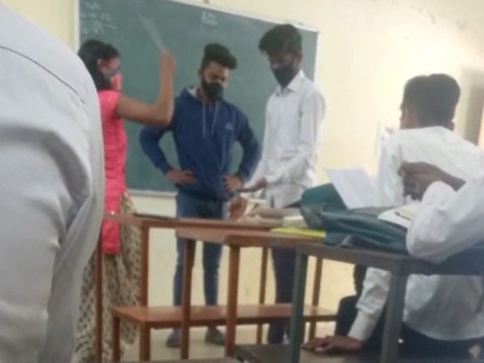 teacher_beating_students