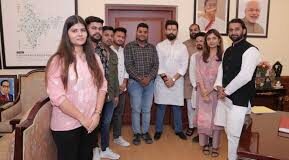 दिल्ली में केंद्रीय मंत्री चिराग पासवान से मिली मध्य प्रदेश युवा लोजपा की टीम